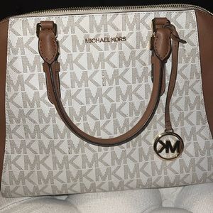 BRAND NEW NEVER USED STUNNING MICHEAL KORS CIARA VANILLA SATCHEL BAG
